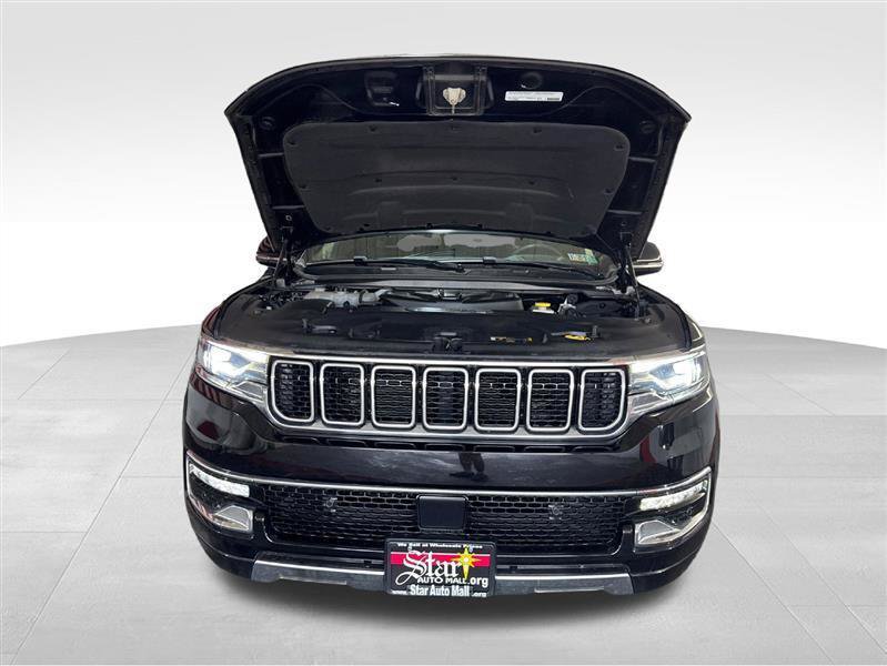 Used 2024 Jeep Wagoneer Series III AWD/4WD image 11