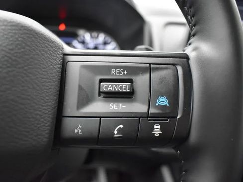 Used 2025 Nissan Rogue SV image 23