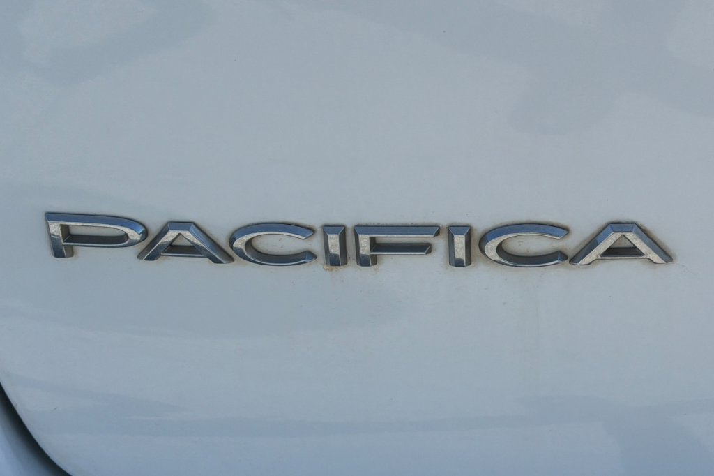 Used 2022 Chrysler Pacifica Touring-L FWD image 38