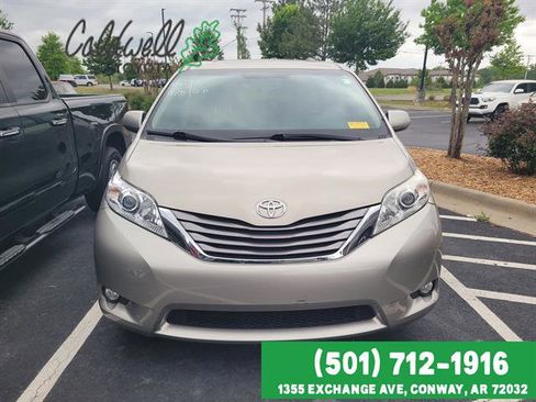 Used 2017 Toyota Sienna XLE Premium FWD image 34