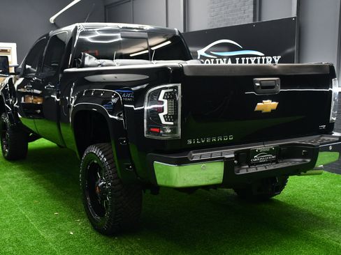 Used 2014 Chevrolet Silverado 2500 LTZ w/ LTZ Plus Package image 2