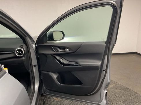 New 2026 Chevrolet Equinox LT w/ Convenience Package II FWD image 23