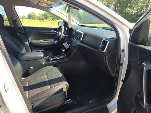 Used 2020 Kia Sportage LX AWD/4WD image 12