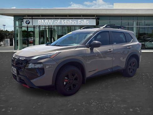 Used 2025 Nissan Rogue SV AWD/4WD image 3