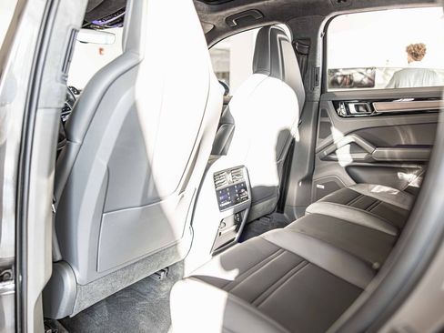 Used 2021 Porsche Cayenne GTS image 35