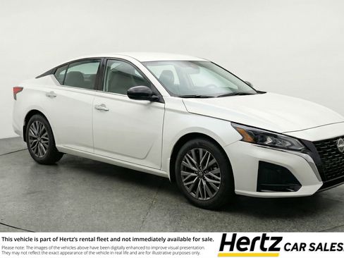 Used 2025 Nissan Altima 2.5 SV image 1