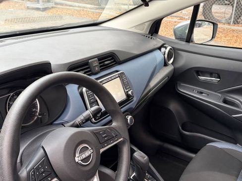 Used 2025 Nissan Versa SV FWD image 31