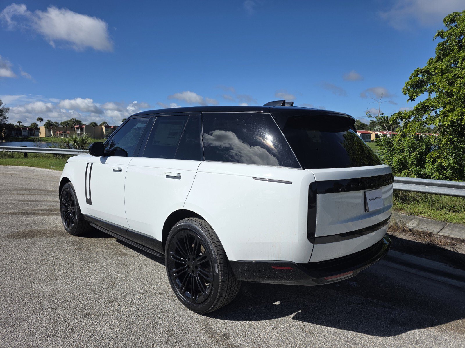 New 2026 Land Rover Range Rover SE AWD/4WD image 2
