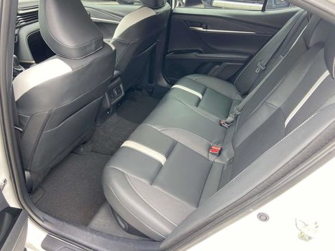Used 2025 Toyota Camry SE FWD image 15