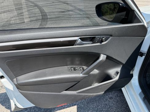 Used 2018 Volkswagen Passat 3.6 image 9