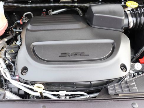 Used 2025 Chrysler Pacifica Select FWD image 49