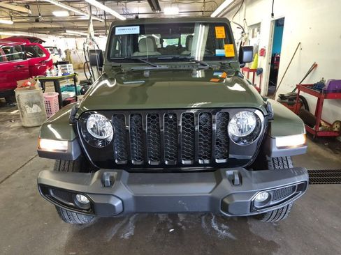 Used 2022 Jeep Gladiator Sport AWD/4WD image 6
