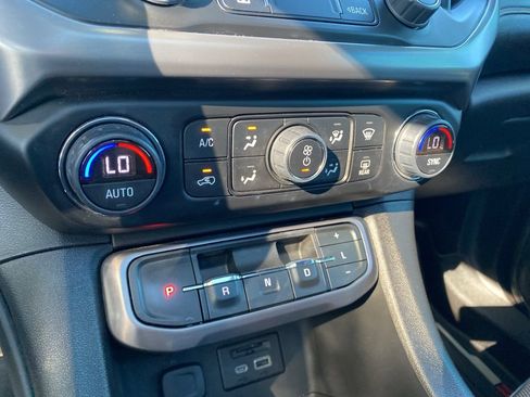 Used 2022 GMC Acadia AT4 w/ Technology Package image 18