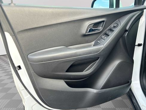 Certified 2018 Chevrolet Trax LS image 21