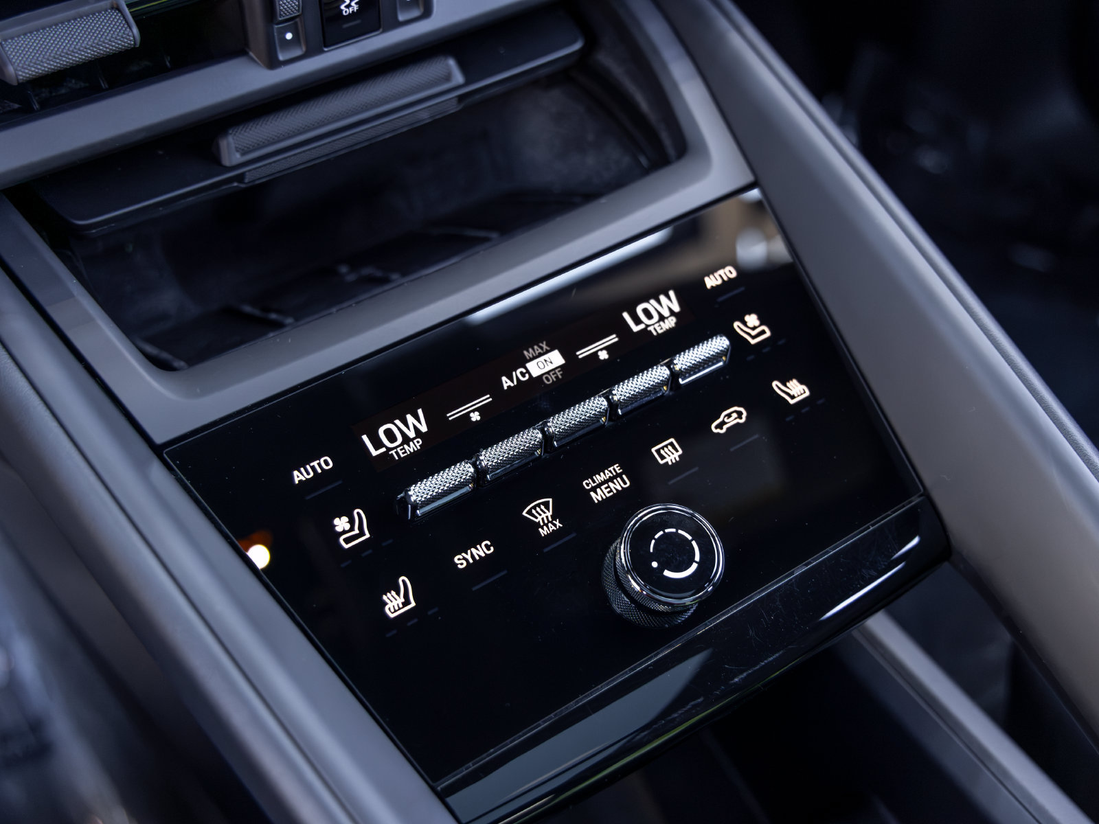 Certified 2025 Porsche Macan Electric RWD image 41