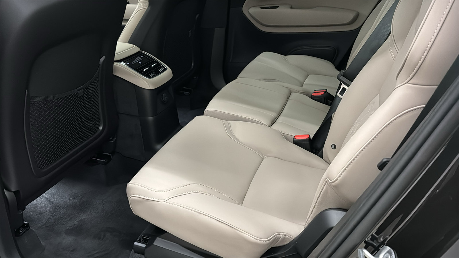 New 2026 Volvo XC90 T8 Plus w/ Protection Package Premier AWD/4WD image 27