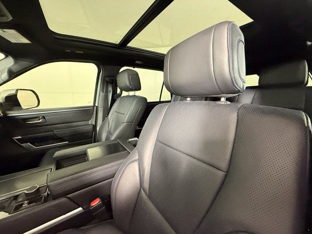 Used 2024 Toyota Sequoia Platinum AWD/4WD image 5