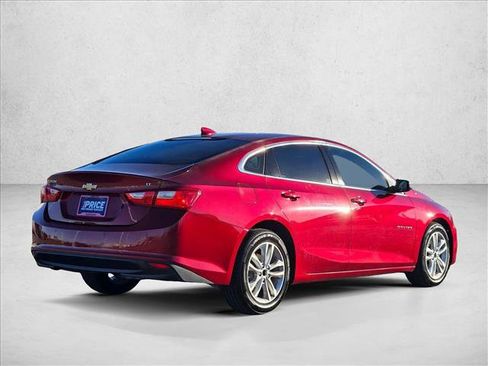 Used 2017 Chevrolet Malibu LT w/ Driver Confidence Package image 5