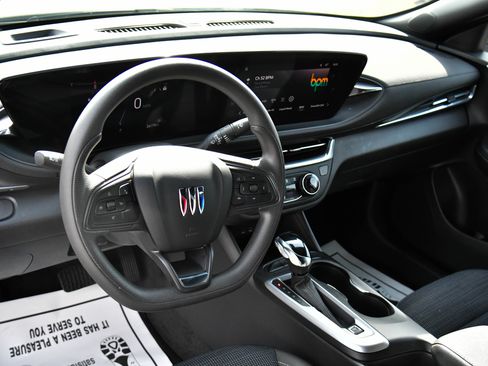 Used 2025 Buick Envista Preferred FWD image 16