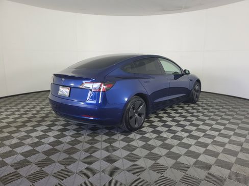 Used 2023 Tesla Model 3 Standard Range image 4