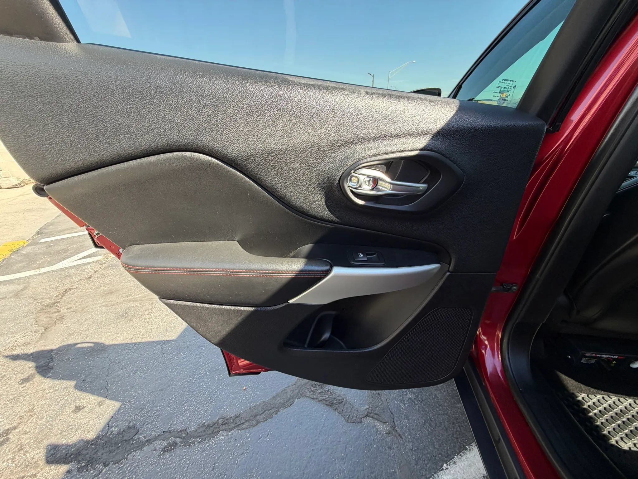 Used 2017 Jeep Cherokee Trailhawk w/ Cold Weather Group AWD/4WD image 20