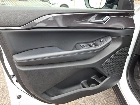 Used 2023 Jeep Grand Cherokee Altitude image 22