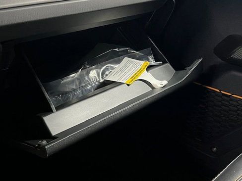 Used 2024 Ford Bronco Badlands image 11