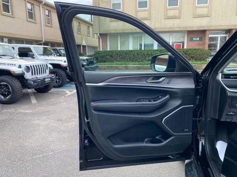 Certified 2021 Jeep Grand Cherokee L Limited w/ Luxury Tech Group II image 24