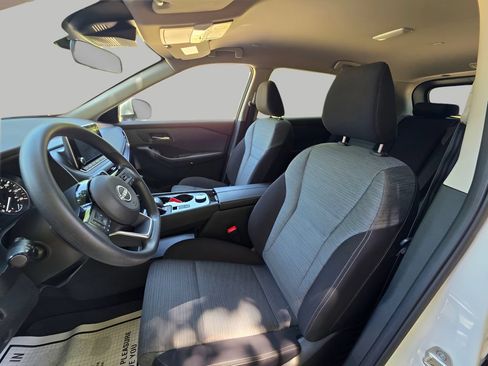 Used 2023 Nissan Rogue SV AWD/4WD image 16