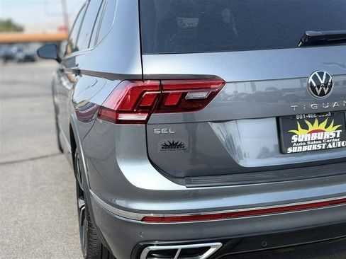 Used 2022 Volkswagen Tiguan SEL R-Line AWD/4WD image 17