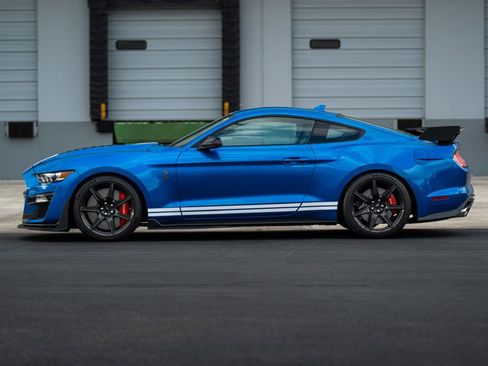 Used 2021 Ford Mustang Shelby GT500 w/ Carbon Fiber Track Pack image 5