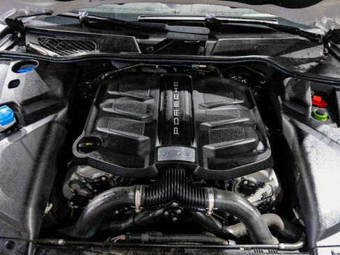 Used 2018 Porsche Cayenne S image 51