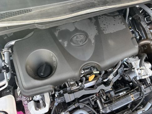 Used 2025 Toyota Sienna XLE Woodland Edition AWD/4WD image 36