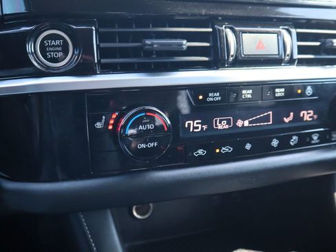 Used 2022 Nissan Pathfinder SL image 16