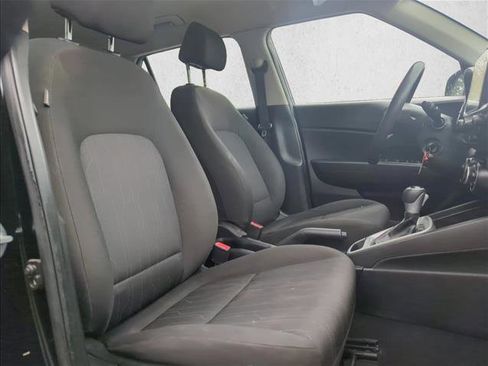 Used 2022 Hyundai Venue SE image 25