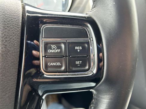 Used 2014 Chrysler Town & Country S FWD image 19