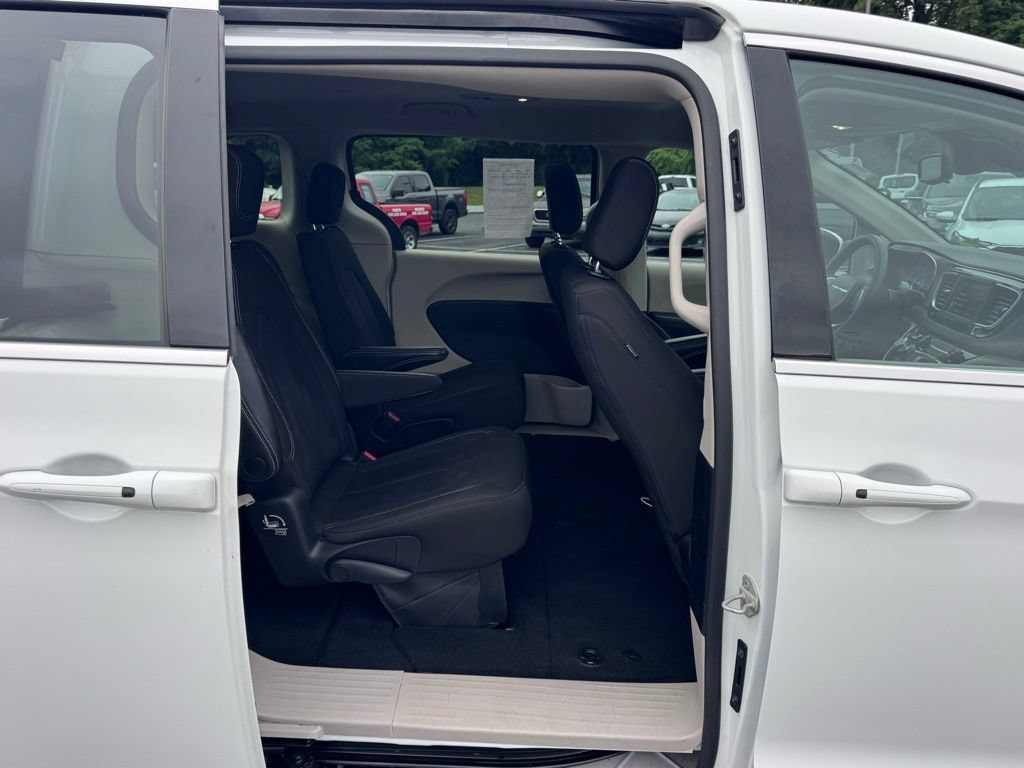 Used 2023 Chrysler Voyager LX FWD image 16