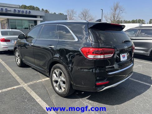 Used 2017 Kia Sorento SX image 2
