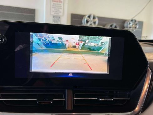 Used 2024 Chevrolet Trax LT FWD image 25