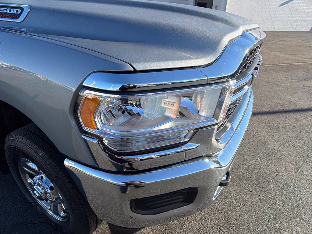 Used 2024 RAM 2500 Tradesman w/ Chrome Appearance Group AWD/4WD image 15