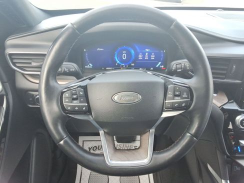 Used 2022 Ford Explorer Platinum w/ Equipment Group 601A image 14