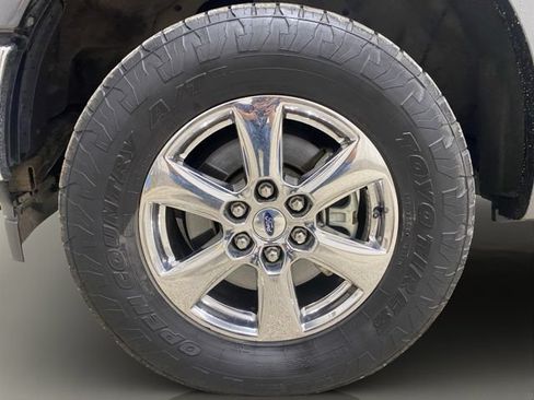 Used 2018 Ford F150 Lariat w/ Equipment Group 502A Luxury AWD/4WD image 25
