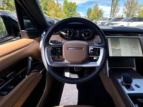 Used 2025 Land Rover Range Rover Long Wheelbase SE AWD/4WD image 5