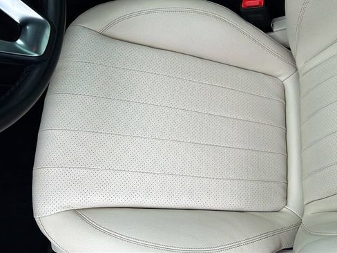 Used 2017 Mercedes-Benz E 300 4MATIC image 21