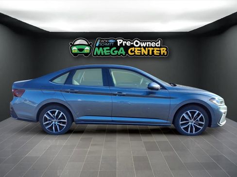 Used 2025 Volkswagen Jetta SE image 27