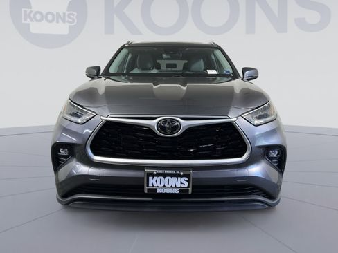 Used 2021 Toyota Highlander XLE AWD/4WD image 4