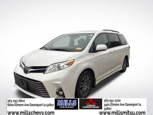 Used 2019 Toyota Sienna XLE w/ XLE Navigation Package FWD image 1