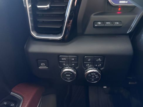 Used 2024 GMC Sierra 3500 Denali Ultimate image 22