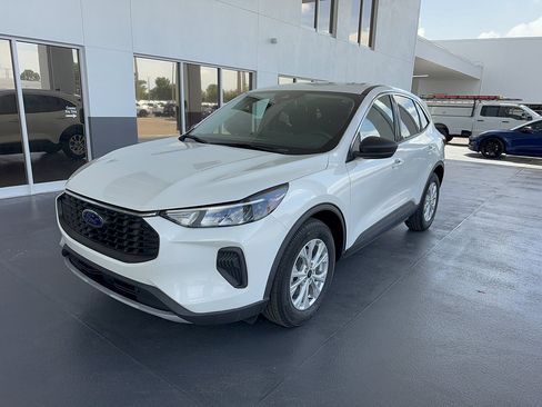 Certified 2023 Ford Escape Active w/ Tech Pack #1 FWD image 2
