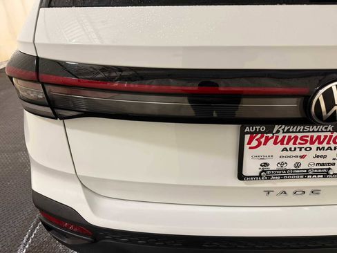 Certified 2025 Volkswagen Taos S image 17